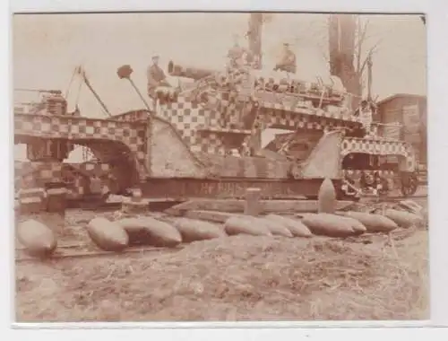 04687 Foto AK Fleurbaix - Eisenbahngeschütz mit Munition 9. Juni 1918