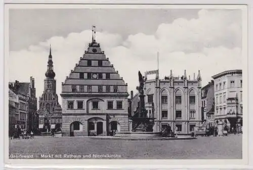 41190 Ak Greifswald - Markt mit Rathaus und Nicolaikirche um 1940