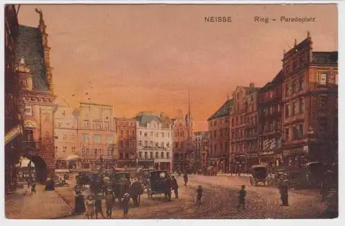 04227 Ak Neisse - Ring - Paradeplatz mit Geschäften und Pferdekutschen 1916