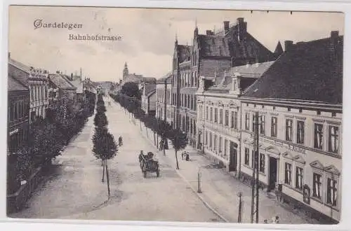 900637 Ak Gardelegen Bahnhofstraße mit Fuhrwerk 1911