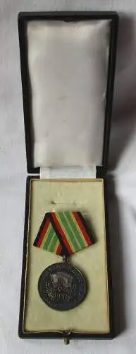 DDR Medaille für treue Dienste in der NVA in Gold 900 AG Bartel 149d (117622)