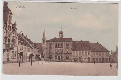 80774 Ak Ostritz Markt mit Geschäften 1912