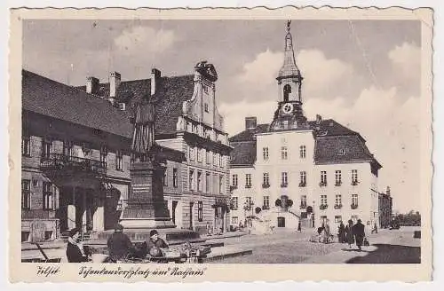 908116 Ak Tilsit (Sowetsk)- Schenkendorfplatz, Rathaus, Denkmal und Händler 1941