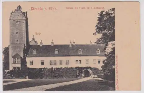 51111 Ak Strehla a. Elbe Schloss mit Thurm im Schlosshof um 1900