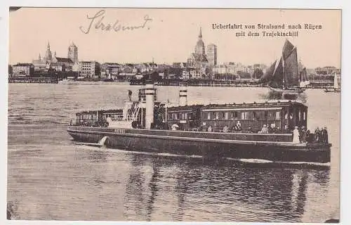 908275 Ak Überfahrt von Stralsund nach Rügen mit dem Trajektschiff