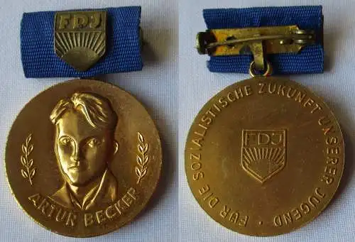 DDR Abzeichen Artur-Becker-Medaille Gold Bartel 11 c (161973)
