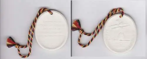 Porzellan Medaille I. Alterstreffen Turner DDR Pfingsten 1957 Meissen (132419)