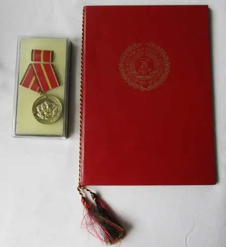 DDR Verdienstmedaille d. NVA Nationale Volksarmee Gold + Urkunde 1978 (130629)