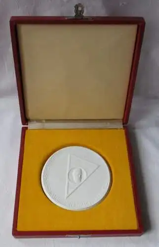 DDR Meissner Porzellan Medaille Militärakademie Friedrich Engels NVA (134653)