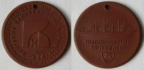 DDR Medaille Meissner Porzellan Traditionsschiff Typ Frieden (144533)