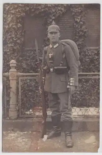 41166 Foto Ak Berlin feldgrauer Soldat in voller Montur 1.Weltkrieg