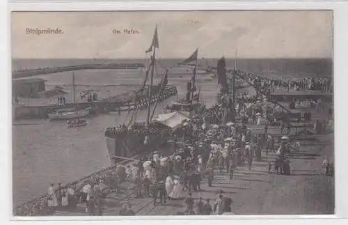 10255 Ak Stolpmünde Ustka Dampfer am Hafen um 1920
