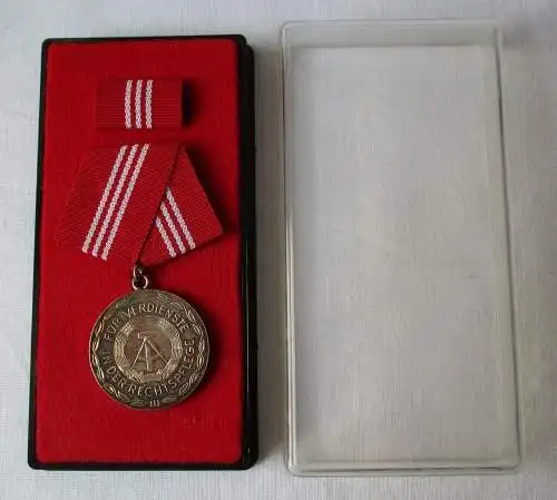 DDR Medaille für Verdienste in der Rechtspflege in Bronze Bartel 201 b (164116)