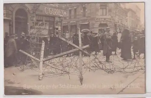 99636 Foto Ak Barrikaden an der Schützen-Straße in Leipzig 19.März 1920