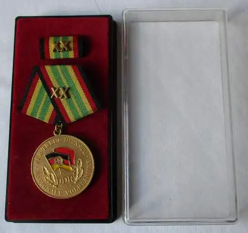 DDR Medaille für treue Dienste in der NVA Gold XX 20 Jahre Bartel 148 f (160661)