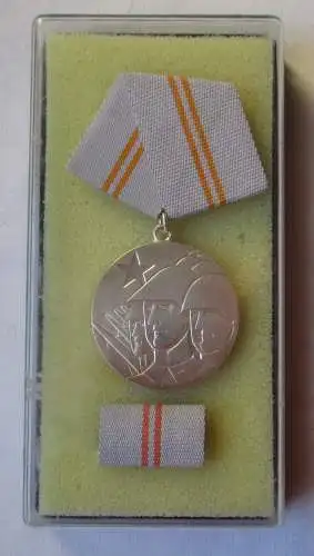 DDR Medaille der Waffenbrüderschaft in Silber im Etui (103448)