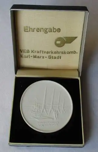 DDR Porzellan Medaille Omnibusbahnhof VEB Kraftverkehr Karl-Marx-Stadt (110082)