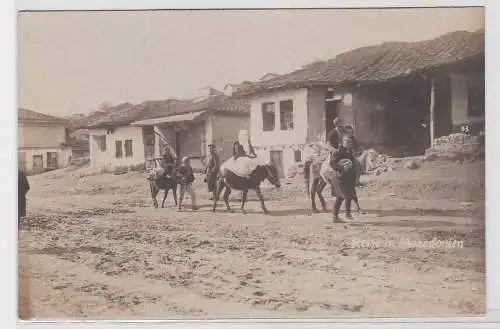 93467 Foto AK Reise in Mazedonien - Reisegruppe auf Eseln um 1920