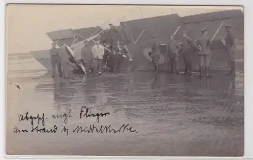 38143 Foto Ak Middelkerke abgeschossener englischer Flieger  um 1915
