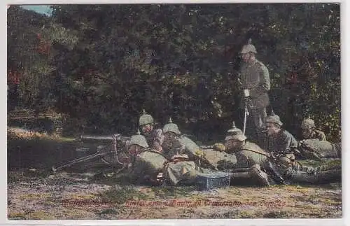 16022 Ak Maschinengewehr hinter einem Baum in Erwartung des Feindes um 1915