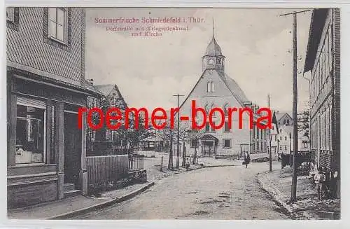 78635 Ak Schmiedefeld in Thür. Dorfstrasse mit Kriegerdenkmal und Kirche um 1910