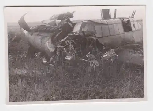 95828 Foto abgeschossener einmotoriger Kampfflieger 2.Weltkrieg
