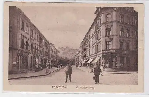 82783 AK Rosenheim - Bahnhofstrasse, Straßenansicht mit Bergpanorama 1922
