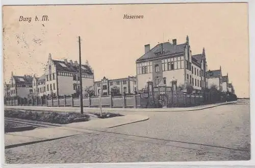 11612 AK Burg bei Magdeburg - Straßenansicht mit Kasernen 1911