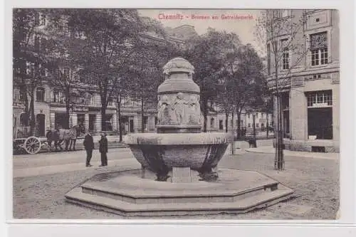 905383 Mehrbild  Ak Chemnitz Brunnen am Getreidemarkt um 1910