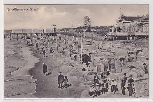 90326 Ak Berg-Dievenow (Dziwnów) - Strand, Promenade und Seebrücke