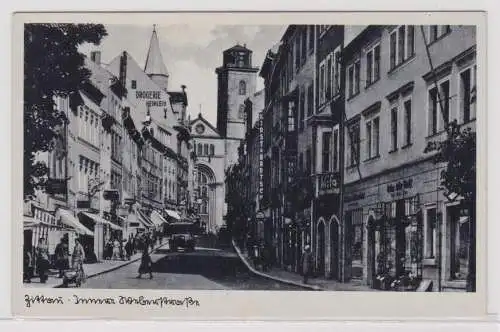 900658 AK Zittau - Innere Weberstraße, Straßenansicht mit Ladenzeile um 1940