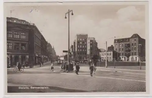 97251 Ak Gleiwitz Gliwice Germaniaplatz mit Strassenbahn 1930