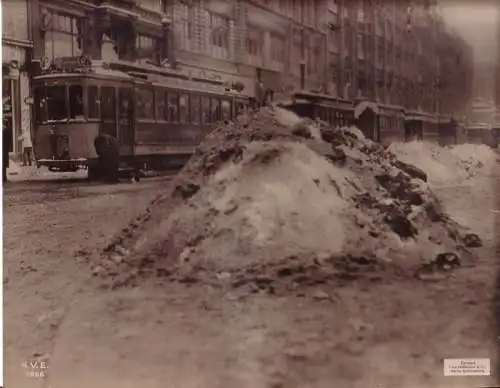 106494 großes Original Propaganda Foto "Berlin Strassenbahnen im Schnee" 1. WK