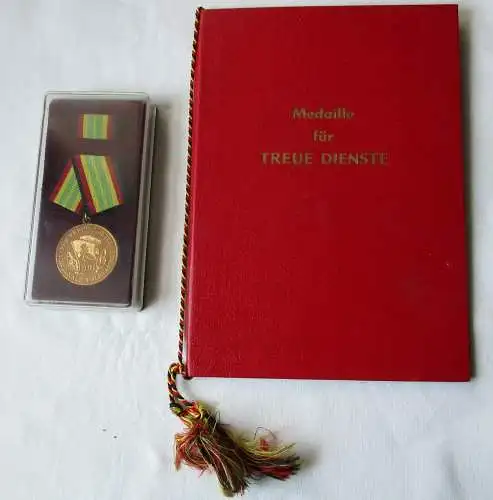 Medaille für treue Dienste in der NVA in Gold + Urkunde Mielke 1967 (113824)