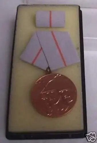 DDR Medaille der Waffenbrüderschaft in Bronze mit Etui