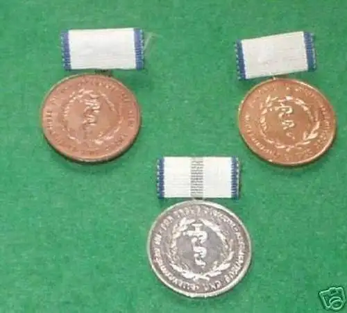 3 DDR Abzeichen Gesundheitswesen Silber und Bronze