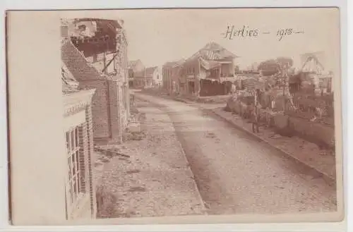 49739 AK Herlies in Frankreich - Blick in zerstörte Straßen und Gebäude 1915