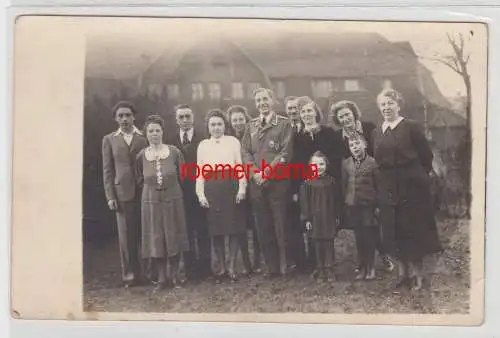 57005 Ak Gruppenfoto mit Unteroffizier Luftwaffe Flak um 1940