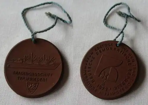 DDR Medaille Meissner Porzellan Traditionsschiff Typ Frieden (149465)