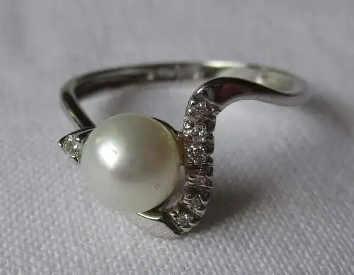 eleganter 750er Weißgold Damen Ring mit Perle und 7 kleinen Diamanten (144014)