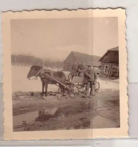 44673 Foto Deutsche Soldaten mit Fuhrwerk in Russland 2. Weltkrieg