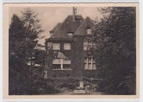 89991 Ak Leipzig, Otto Schmiedt-Straße 41, Gebäudeansicht mit Springbrunnen 1949