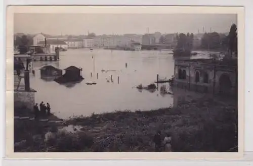 902063 Foto AK Chemnitz - Hochwasserkatastrophe, überflutete Straßenansicht 1954