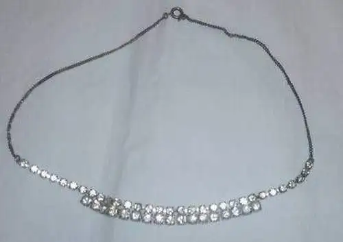 hübsche Kette Collier mit weißen Straßsteinen um 1930