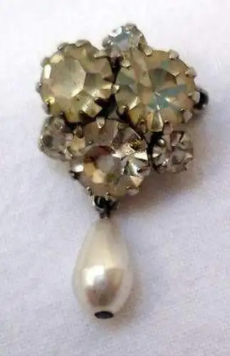 hübsche Brosche Modeschmuck mit Perle Tropfen um 1940