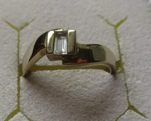 charmanter 333er Gold Ring mit kleinem Topas (111099)