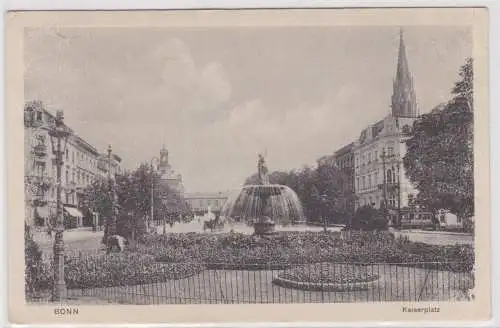 70172 Ak Bonn - Kaiserplatz mit Brunnen, Häuser und Turmspitze Kreuzkirche