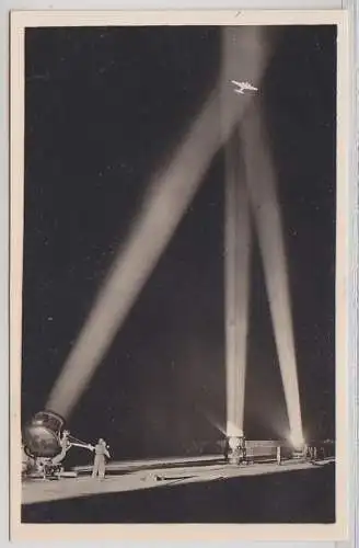 49742 Feldpost Ak Flugzeug im Scheinwerferlicht 1940