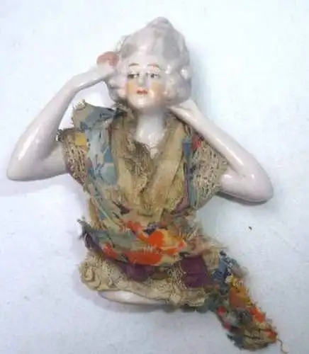 dekorative alte kleine Porzellanfigur im Rokoko-Stil um 1930