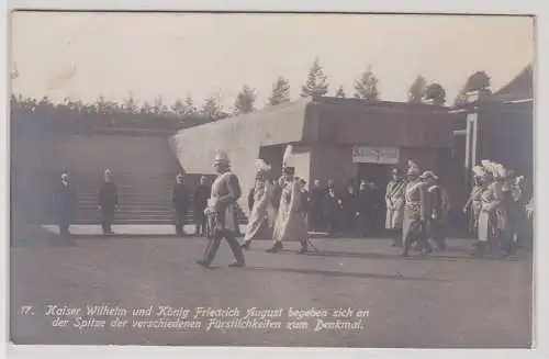 58365 Ak 24. Kaiser Wilhelm und König Friedrich August am Denkmal in Leipzig